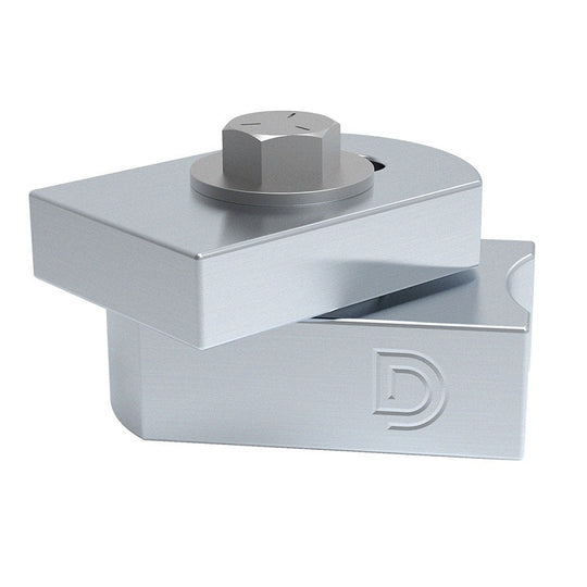 D&D Technologies virinami vyriai.